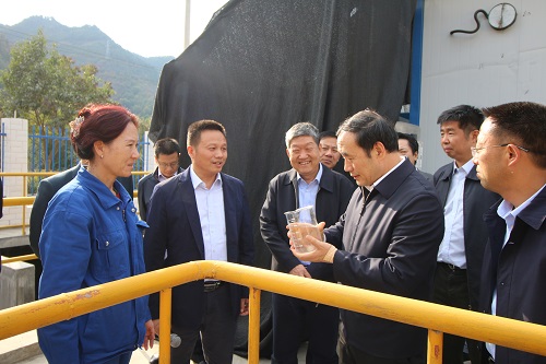 天津市副市长赵海山视察水情形公司丹凤县污水处理厂