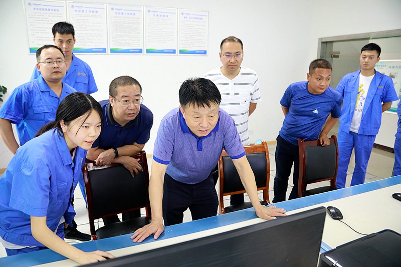 熊良虎在镇安污水处理厂调研时指出：：以守护人民群众喝上清洁的水、、放心的水为出发点，，，助力打好碧水守卫战