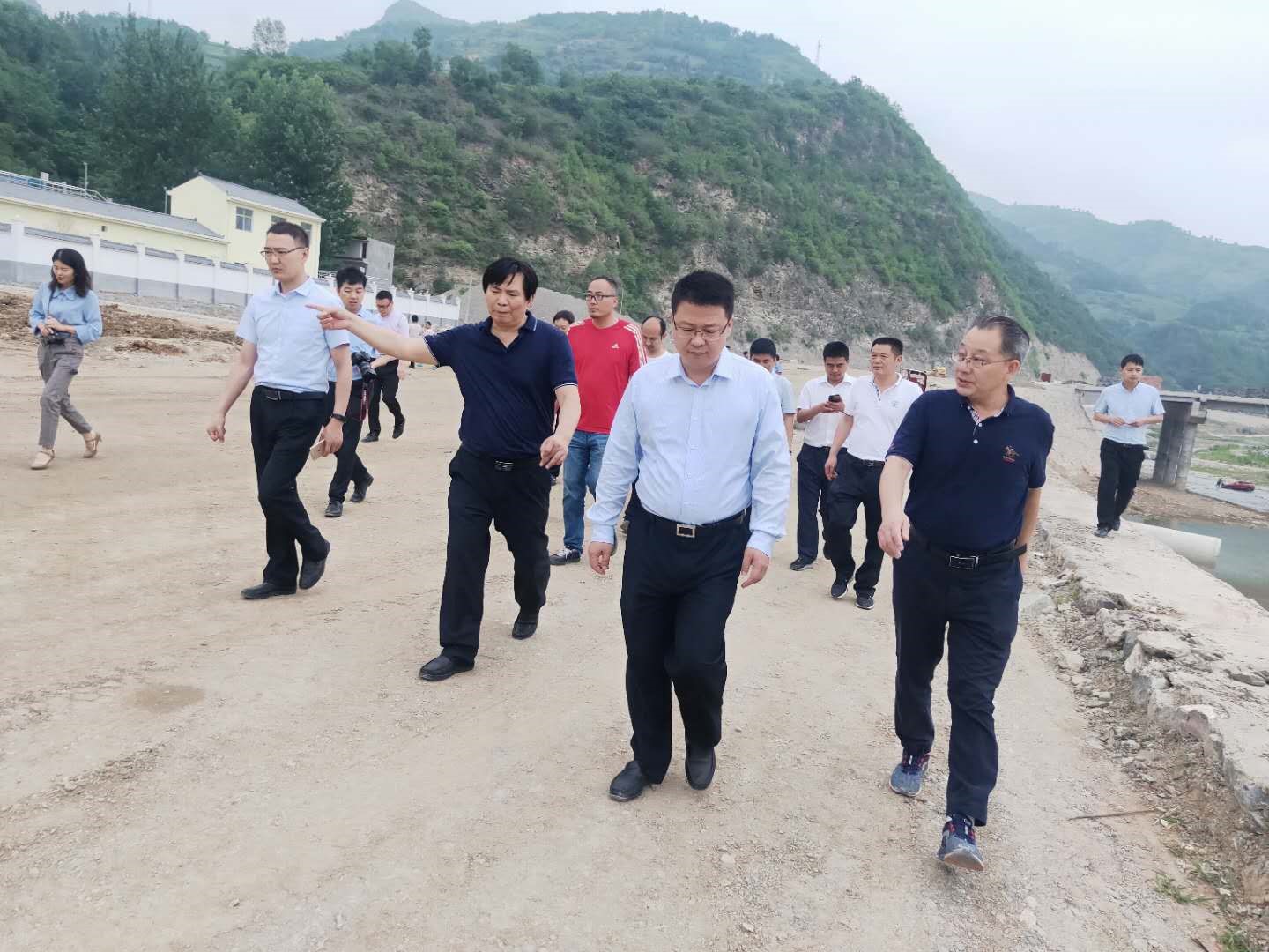 商洛市委副书记李豫琦到水情形公司户家塬污水处理厂调研