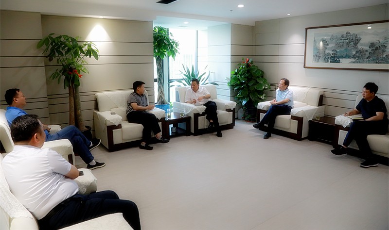 熊良虎会见榆林市委常委、常务副市长张凯盈