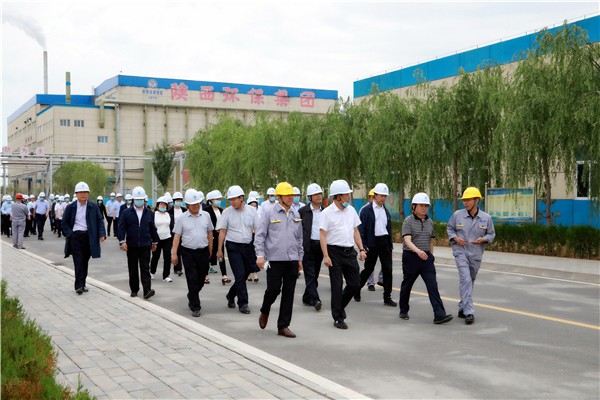 南宫NG28集团集团复工复产促增添项目观摩聚会与会职员走进大秦国源三秦环保秦邦园区在榆项目