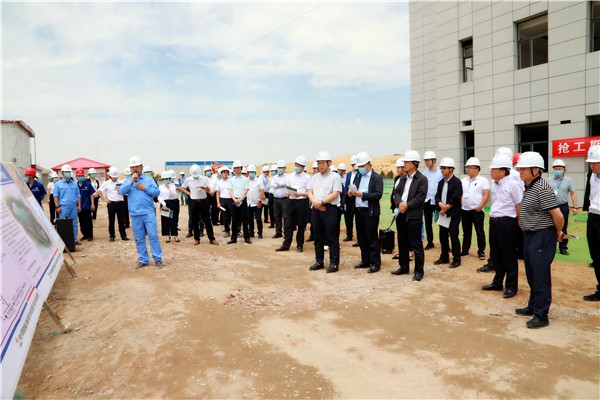 南宫NG28集团集团复工复产促增添项目观摩聚会与会职员走进大秦国源三秦环保秦邦园区在榆项目