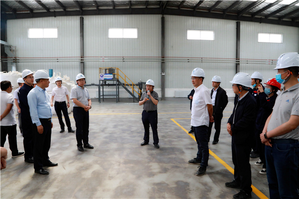 南宫NG28集团集团复工复产促增添项目观摩聚会与会职员走进大秦国源三秦环保秦邦园区在榆项目