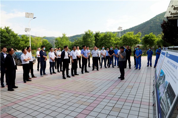 南宫NG28集团集团复工复产促增添项目观摩聚会与会职员走进绿色能源公司油气公司水情形公司陕北片区项目