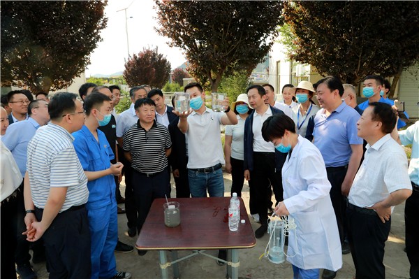 南宫NG28集团集团复工复产促增添项目观摩聚会与会职员走进绿色能源公司油气公司水情形公司陕北片区项目