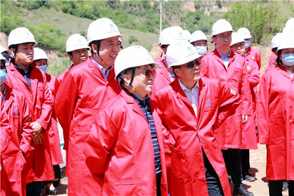 南宫NG28集团集团复工复产促增添项目观摩聚会与会职员走进环保保隆生态三秦在延在铜项目
