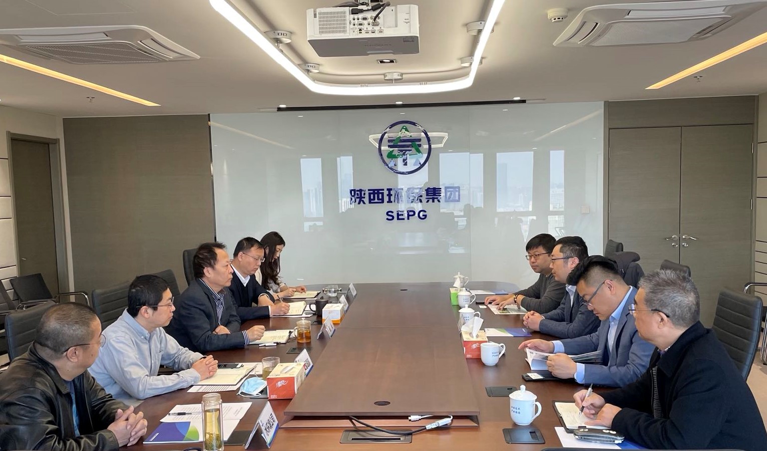 南宫NG28集团集团与南方创业科技公司交流座谈