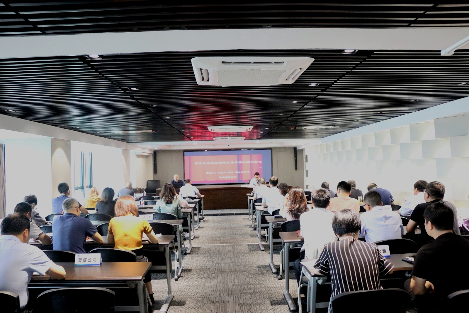 南宫NG28集团集团举行2021年度第三期执法大课堂