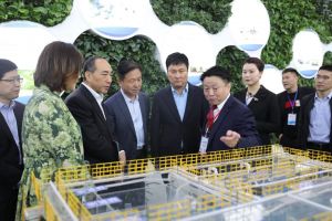 陕西省人大常委会副主任、、、省总工会主席郭大为一行旅行我公司笔直流迷宫手艺