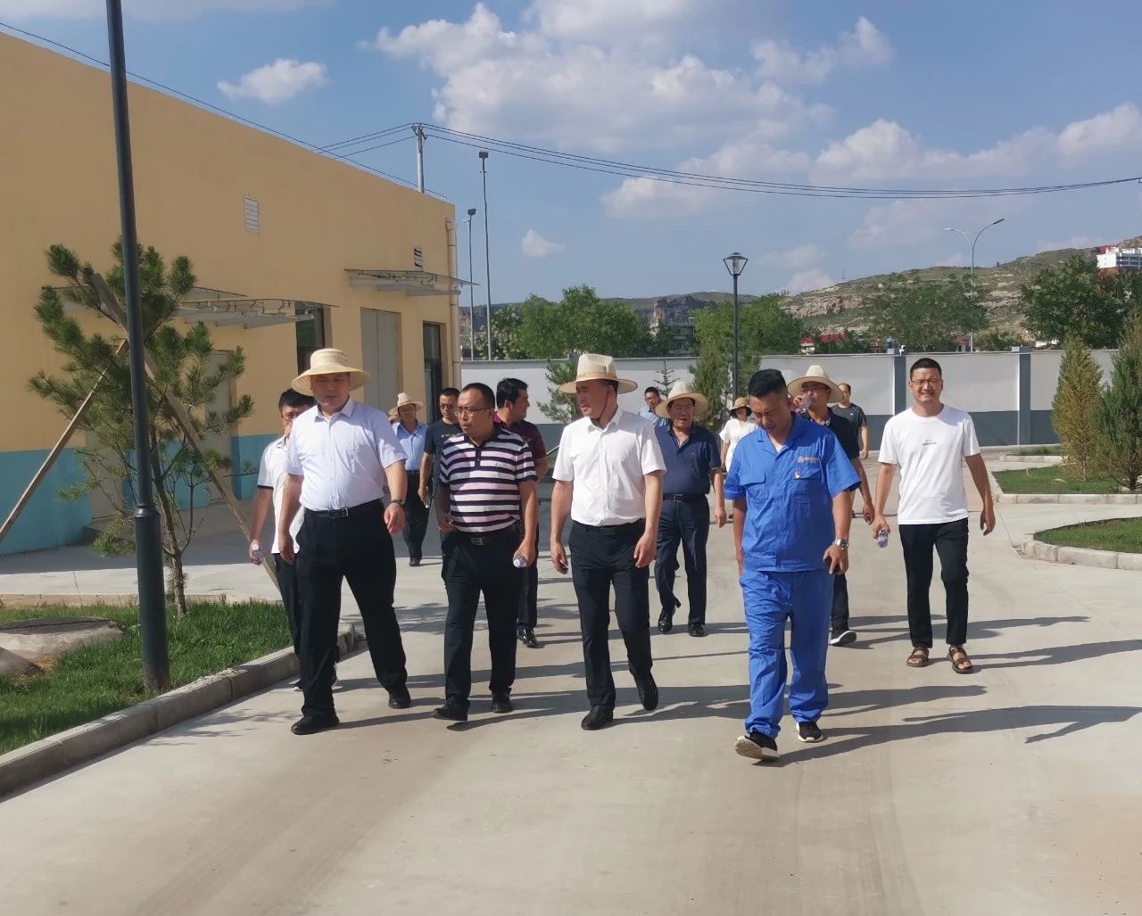 榆林市委常委、、副市长李二中到水情形神木公司调研