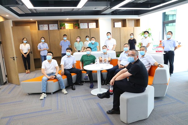 南宫NG28集团集团组织观摩秦创原南宫NG28集团集团立异中心