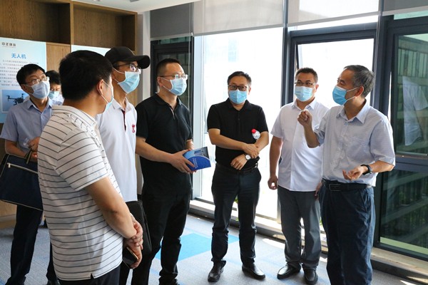 南宫NG28集团集团组织观摩秦创原南宫NG28集团集团立异中心