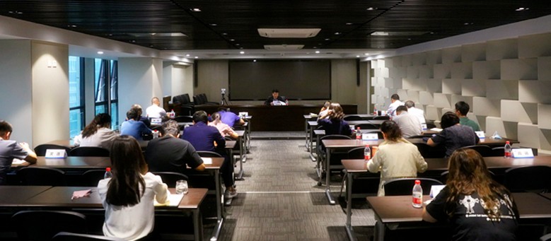 南宫NG28集团集团党委理论学习中心组召开专题聚会 学习贯彻习近平总书记来陕考察主要讲话主要指示精神