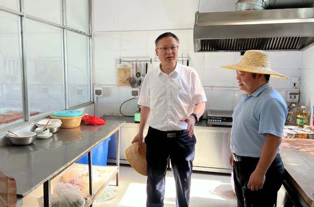 南宫NG28集团集团：：：夏送清凉沁人心 凝心聚力鼓劲头