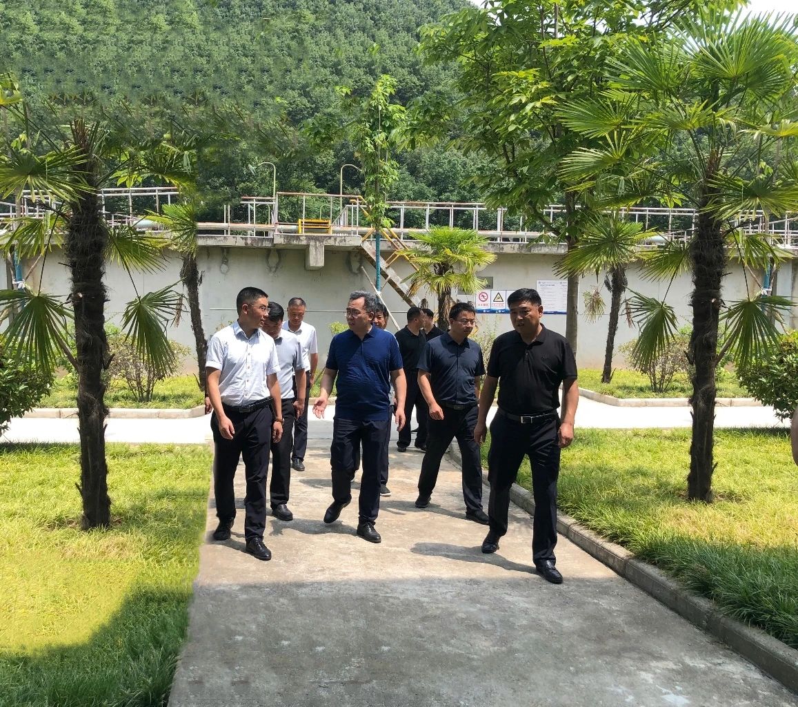 山阳县委副书记、、县长李凌云到水情形山阳公司县城污水处理厂调研