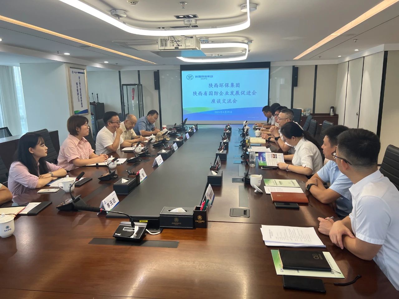 南宫NG28集团集团与陕西省国防企业开展增进会座谈交流