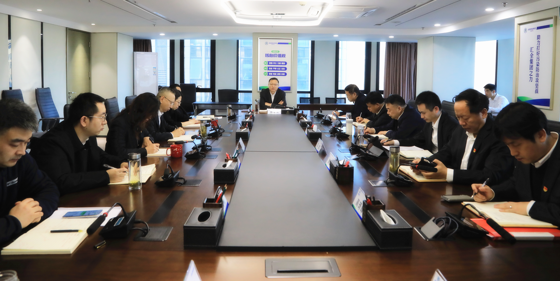 南宫NG28集团集团召开党委理论学习中心组2024年第12次学习（扩大）聚会