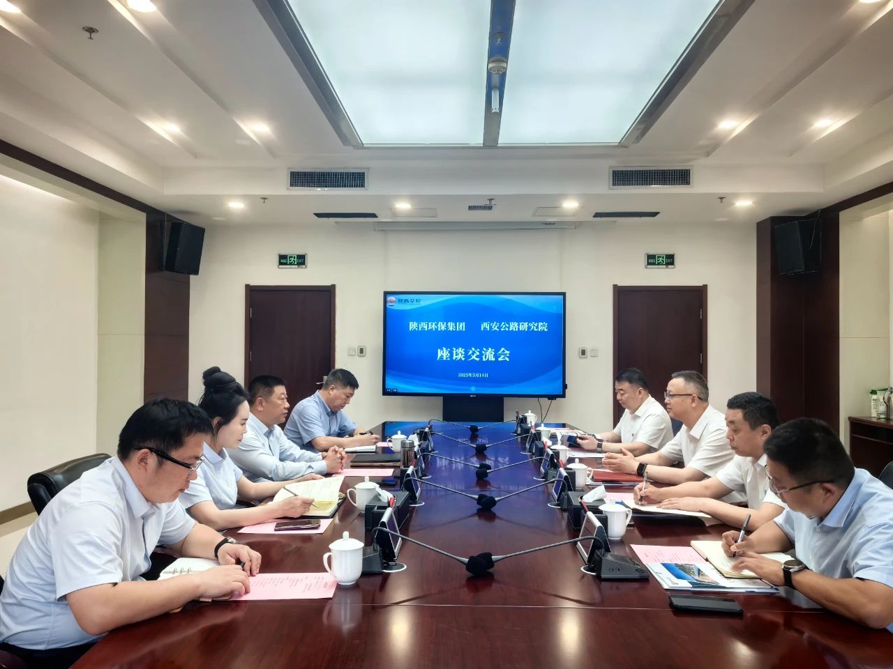 南宫NG28集团集团与陕西交控集团西安公路研究院座谈交流