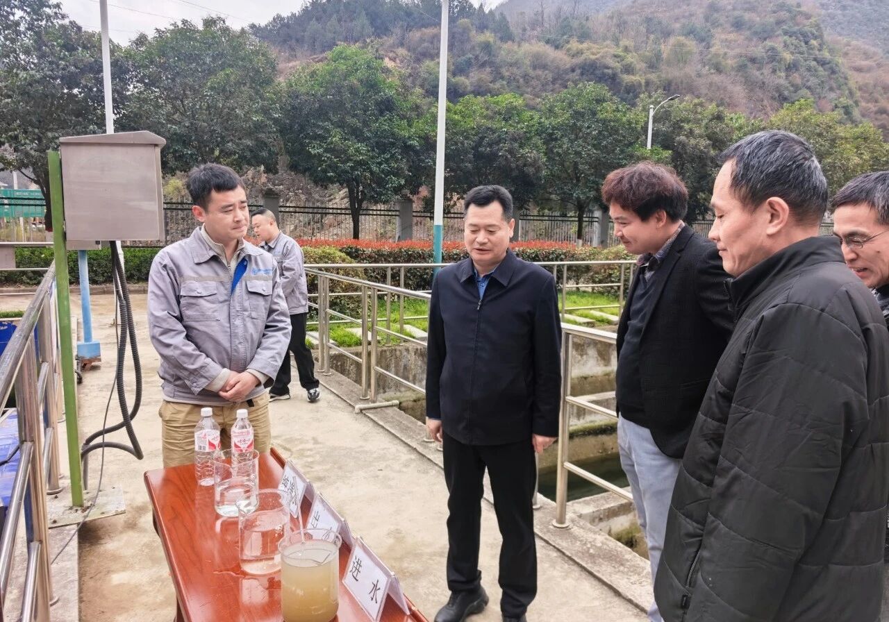 陕西省生态情形厅二级巡视员宋秋光到水情形公司镇安污水处理厂调研