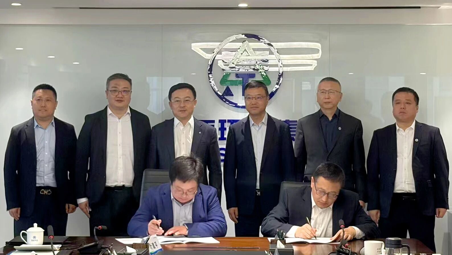 南宫NG28集团集团与上海电气输配电集团座谈交流 南宫NG28集团集团与上海电气输配电集团座谈交流